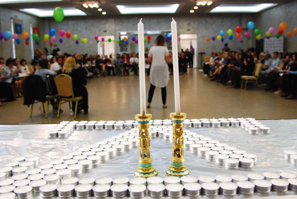Volunteer Conference attendees prepare for Shabbat