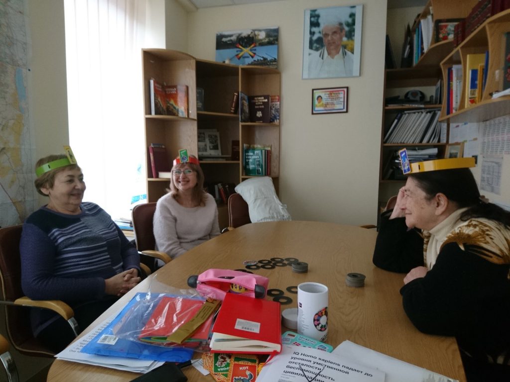 Olga volunteering with elderly members of the Jewish community, before the coronavirus pandemic.
