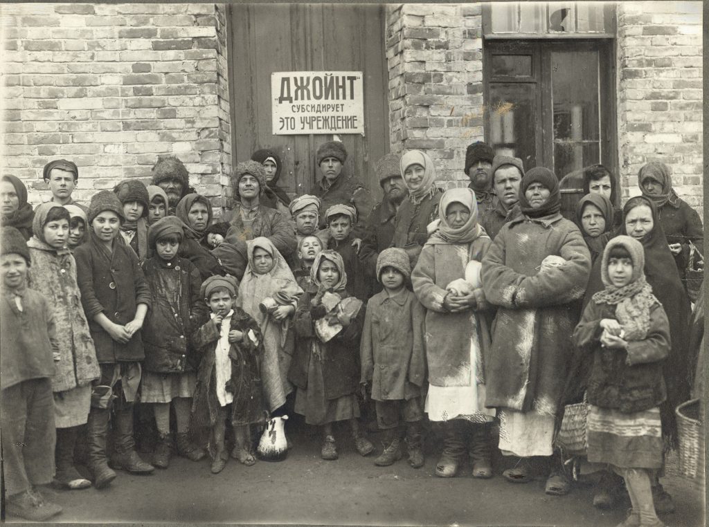 Vulnerable Jews gather around a JDC-ARA soup kitchen in Ukraine, 1922