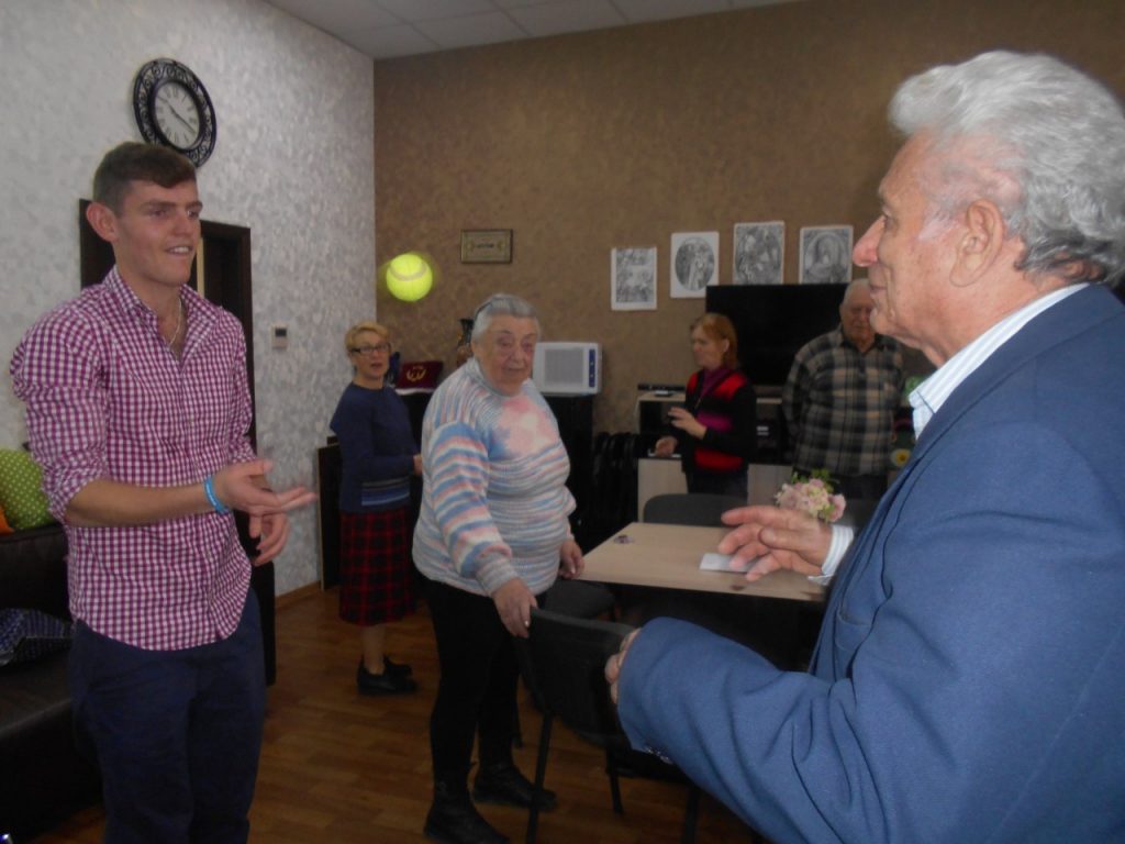 Andrew teaches elderly Jews in Kharkiv at the JDC-supported Hesed social welfare center how to play cricket.