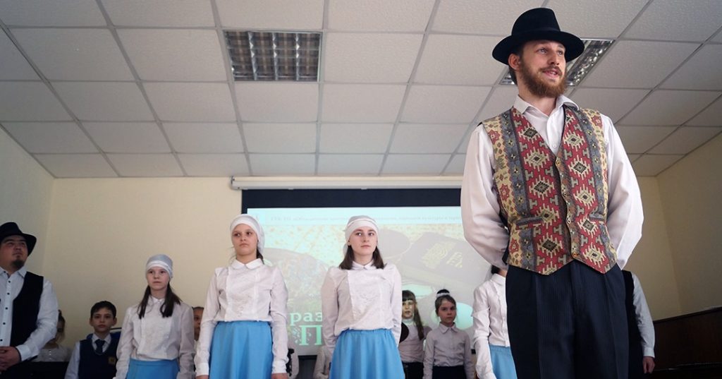 Members of a JDC-supported youth organization light a Havdalah candle in Kharkiv, Ukraine.