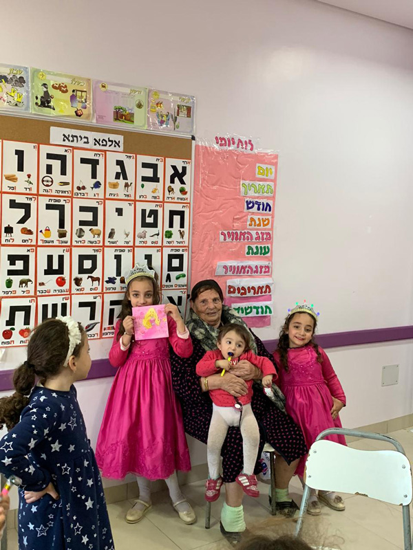 Kanfei Yonah provides Jewish education to young girls and women in Djerba.