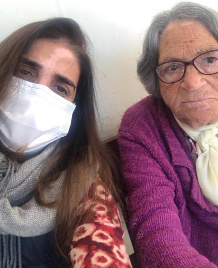 Benmoha (left) visits with an elderly client at the JDC-supported Jewish Home for the Aged in Casablanca, Morocco.