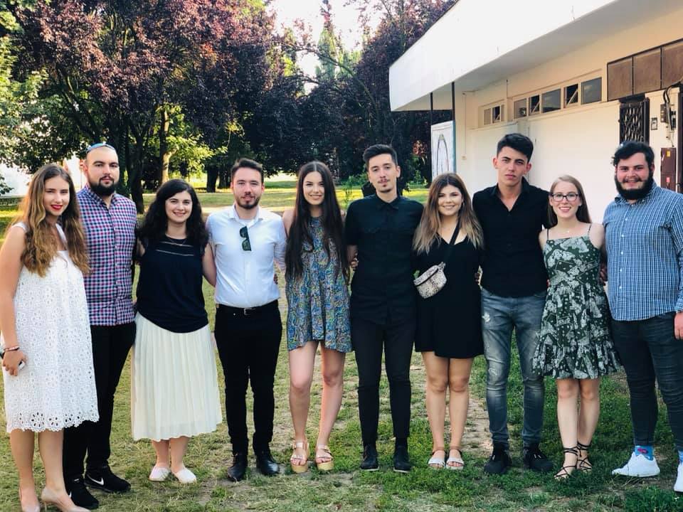 Group-picture-with-the-Romanian-Madrichims-team-in-Szarvas