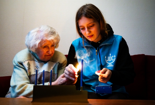 JDC volunteers help tens of thousands of vulnerable Jews across the former Soviet Union enjoy Chanukah — like this volunteer in Poltava, Ukraine. 